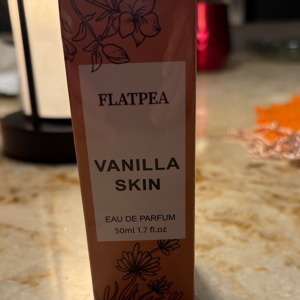 Vanilla Skin Body Fragrance Mist - Gold 1.7FL.OZ New - Picture 2 of 3